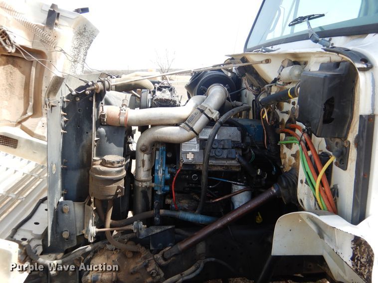 image for item ES9535 2000 International 4900 truck cab and chassis