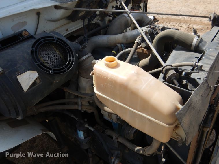 image for item ES9535 2000 International 4900 truck cab and chassis