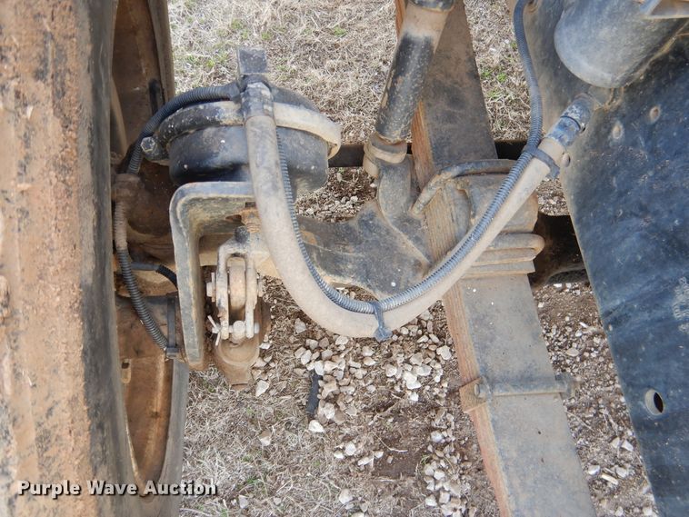 image for item ES9535 2000 International 4900 truck cab and chassis