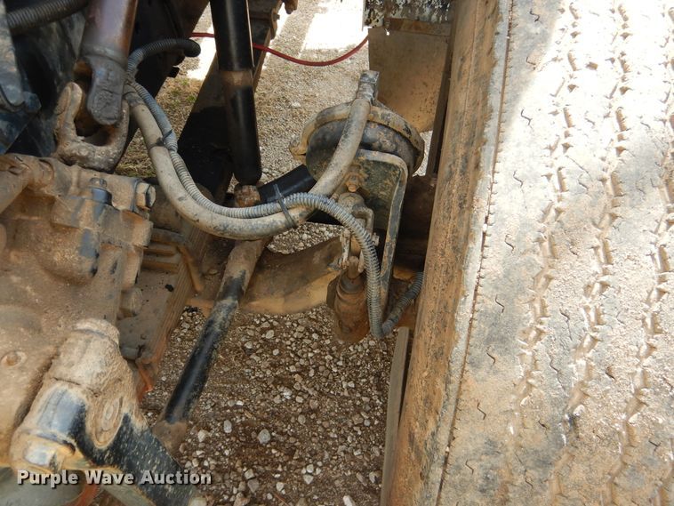 image for item ES9535 2000 International 4900 truck cab and chassis