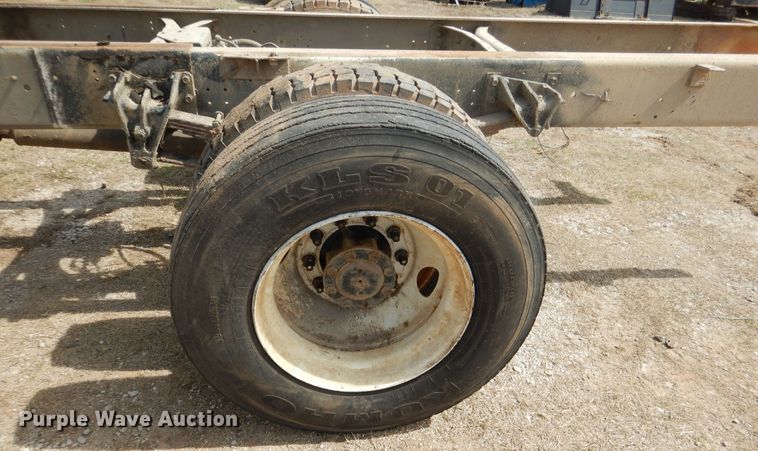 image for item ES9535 2000 International 4900 truck cab and chassis