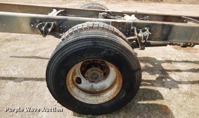 image for item ES9535 2000 International 4900 truck cab and chassis