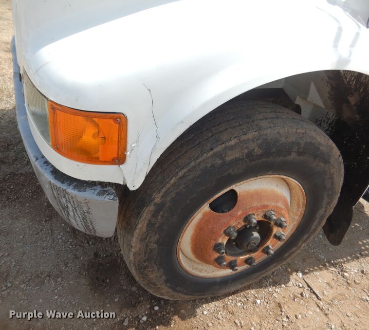 image for item ES9535 2000 International 4900 truck cab and chassis