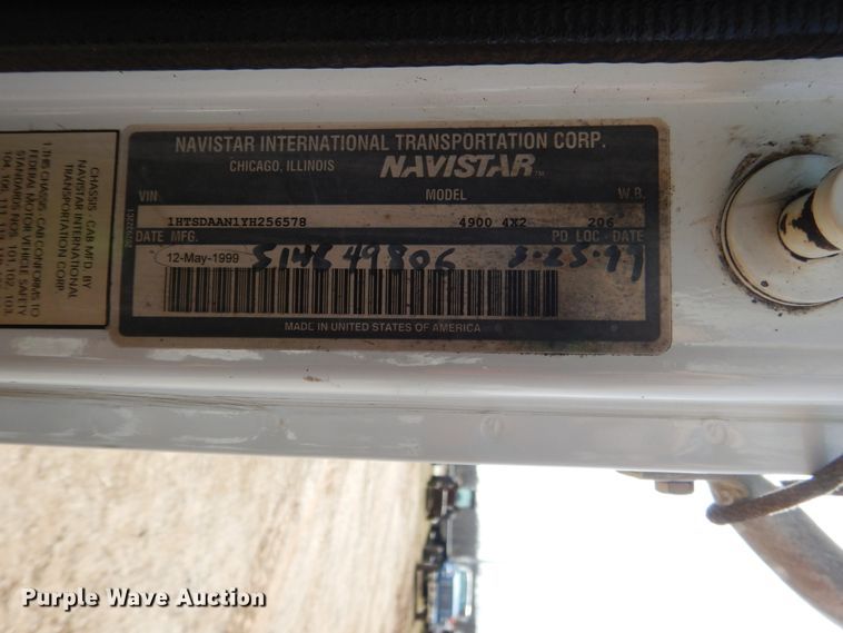 image for item ES9535 2000 International 4900 truck cab and chassis