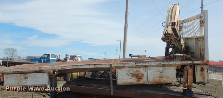 image for item ES9538 Flatbed with crane