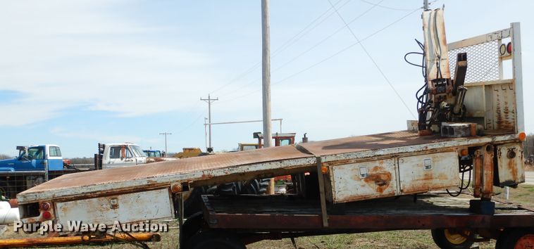 image for item ES9538 Flatbed with crane