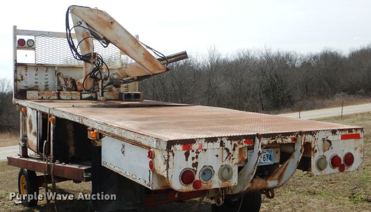 image for item ES9538 Flatbed with crane