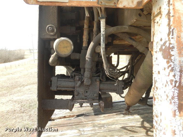 image for item ES9538 Flatbed with crane