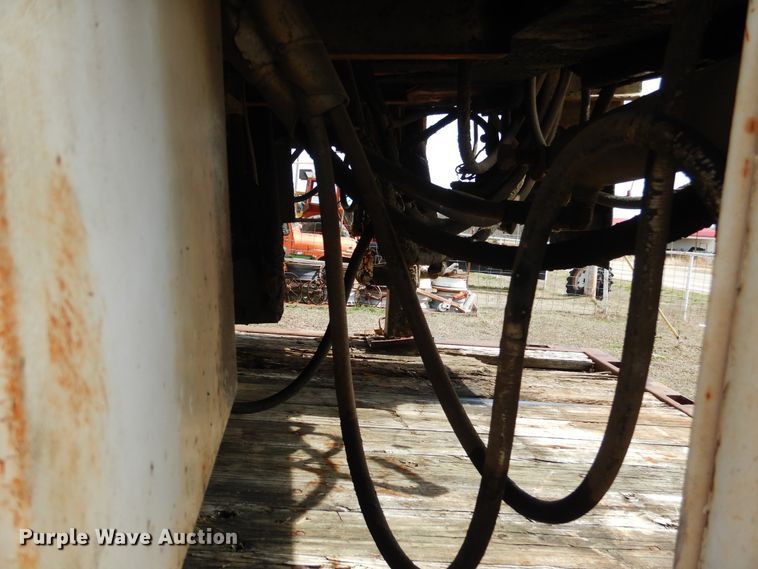 image for item ES9538 Flatbed with crane