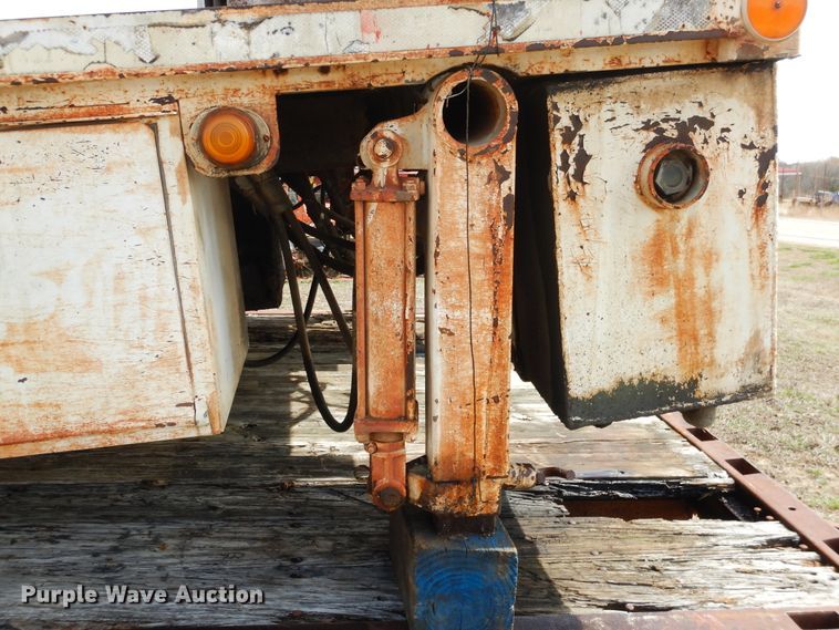 image for item ES9538 Flatbed with crane