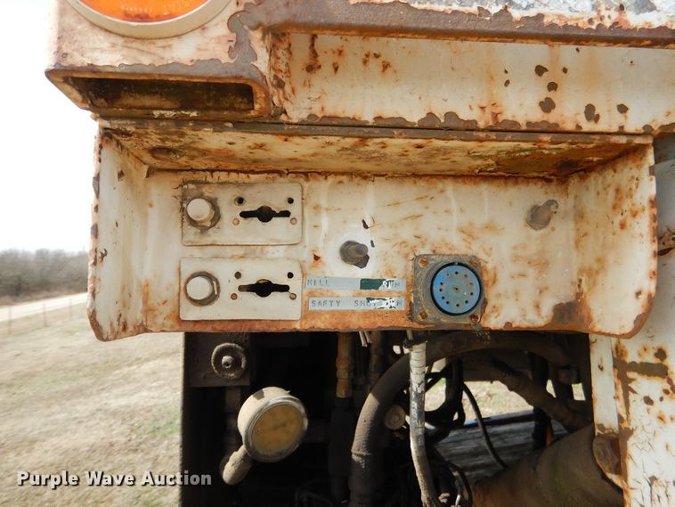 image for item ES9538 Flatbed with crane