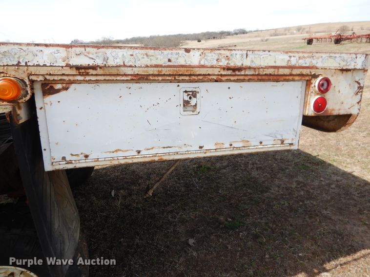 image for item ES9538 Flatbed with crane