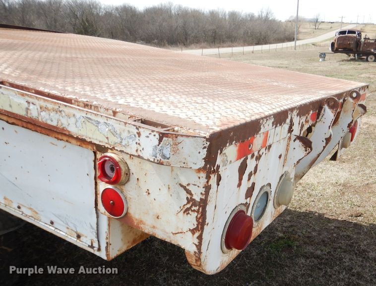 image for item ES9538 Flatbed with crane