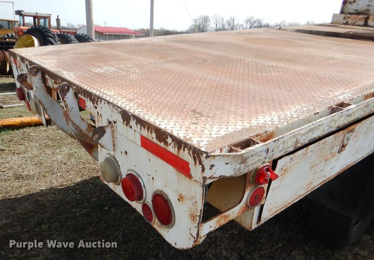 image for item ES9538 Flatbed with crane