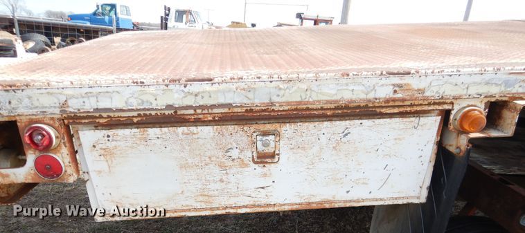 image for item ES9538 Flatbed with crane