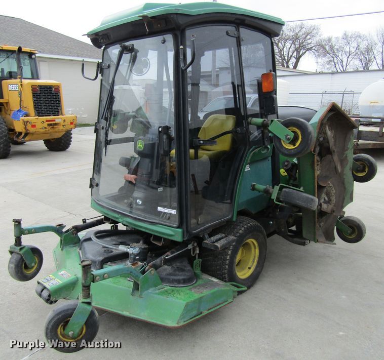 image for item FD9404 2003 John Deere 1600 Turbo lawn mower
