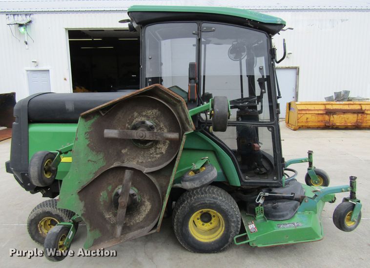 image for item FD9404 2003 John Deere 1600 Turbo lawn mower