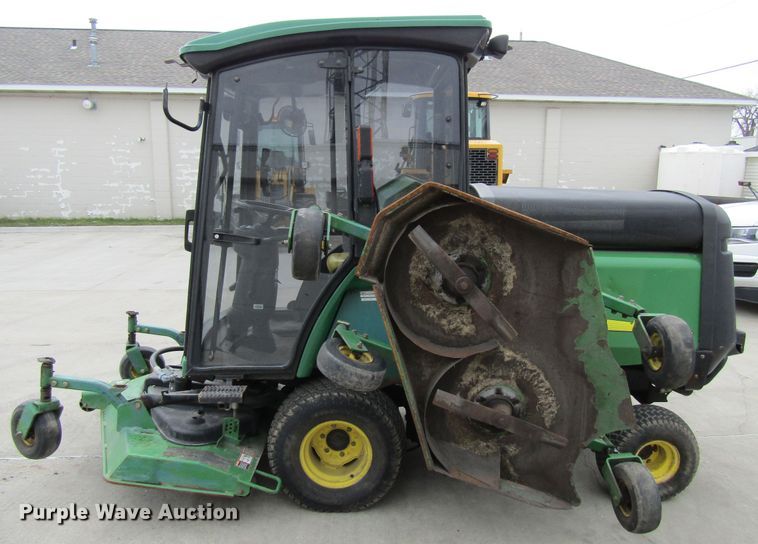 image for item FD9404 2003 John Deere 1600 Turbo lawn mower