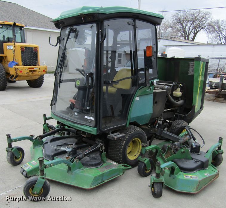 image for item FD9404 2003 John Deere 1600 Turbo lawn mower