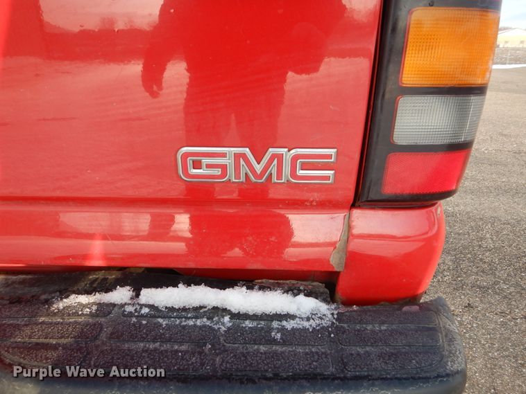 image for item FX9080 2004 GMC Sierra 1500  pickup truck