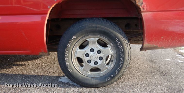 image for item FX9080 2004 GMC Sierra 1500  pickup truck