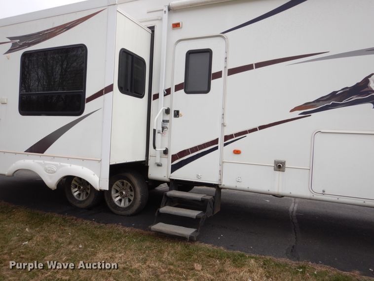 image for item FX9088 2007 Keystone Montana  camper