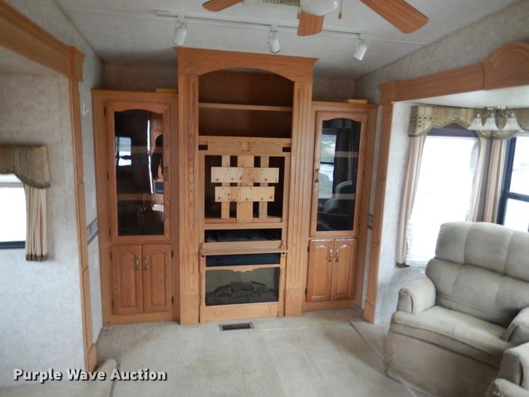 image for item FX9088 2007 Keystone Montana  camper