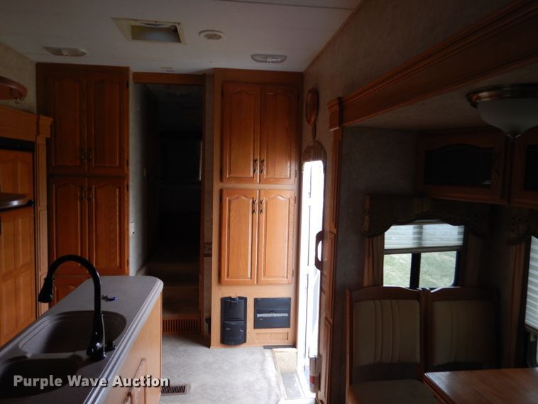 image for item FX9088 2007 Keystone Montana  camper