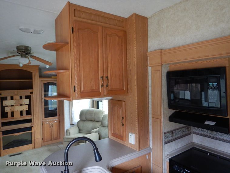 image for item FX9088 2007 Keystone Montana  camper