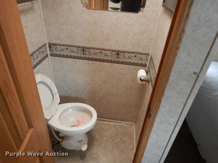 image for item FX9088 2007 Keystone Montana  camper