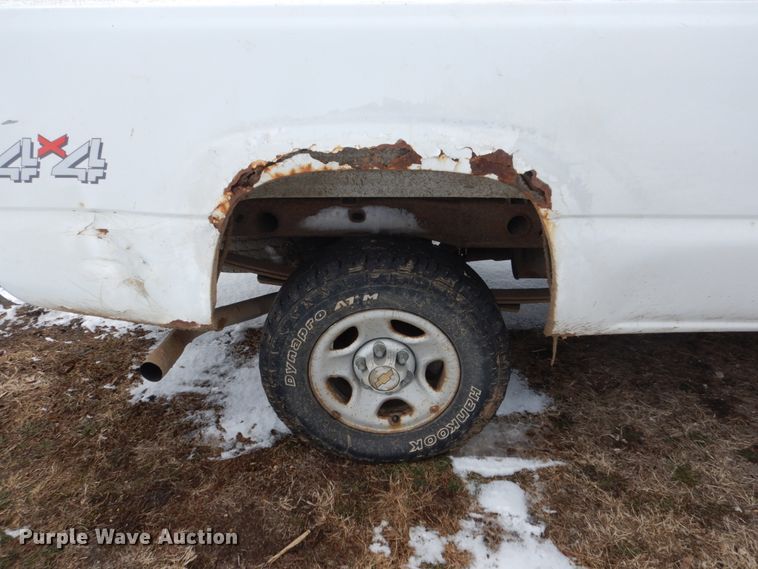 image for item FX9089 2001 Chevrolet Silverado 1500  pickup truck