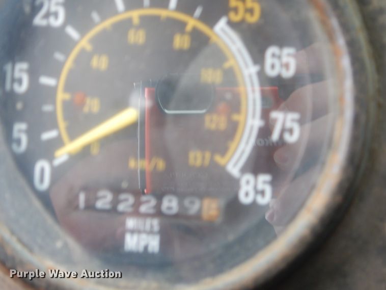 image for item GB9653 1985 International 9670 semi truck