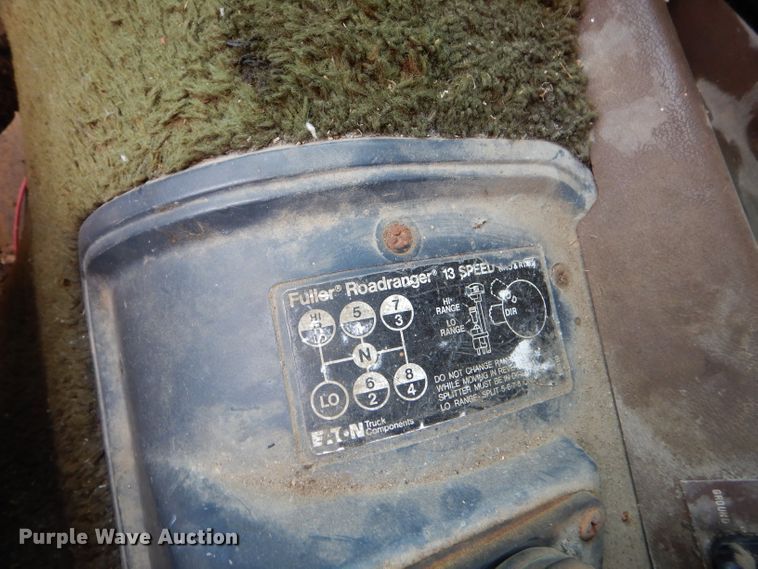 image for item GB9653 1985 International 9670 semi truck