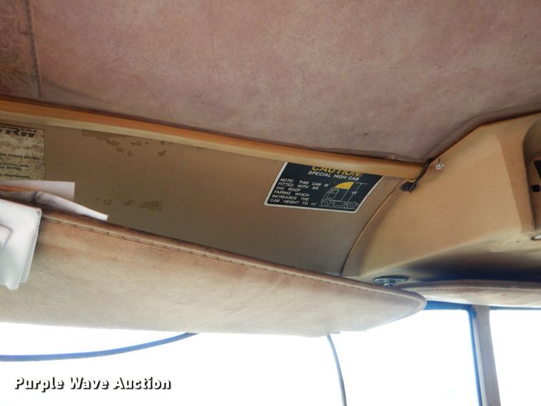 image for item GB9653 1985 International 9670 semi truck