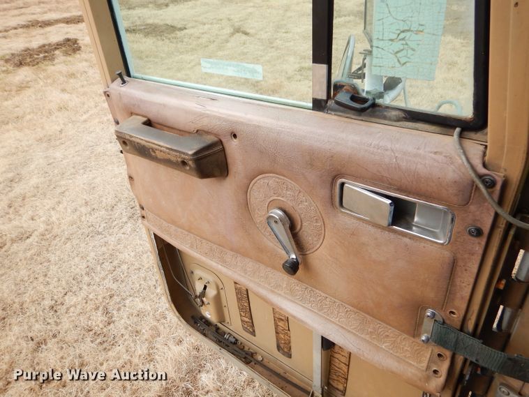 image for item GB9653 1985 International 9670 semi truck