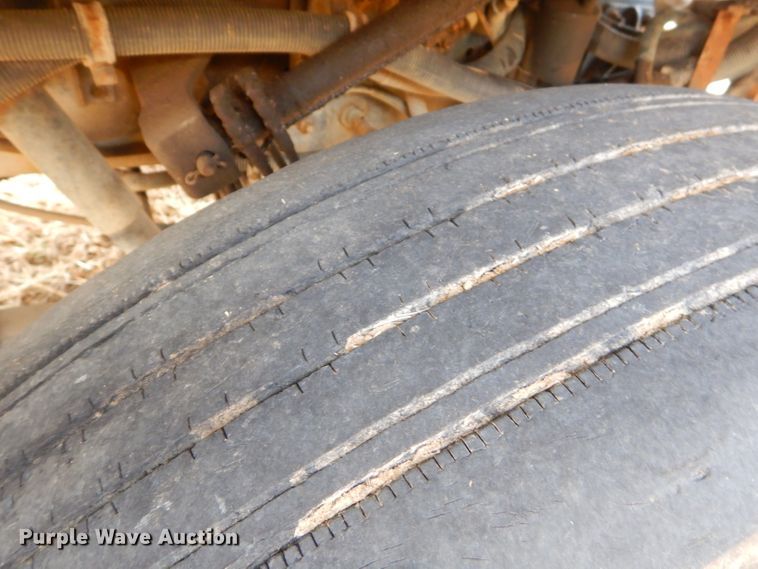 image for item GB9653 1985 International 9670 semi truck