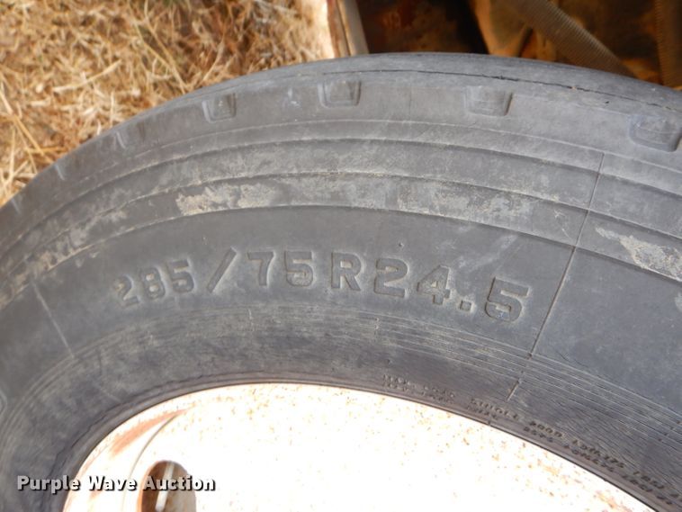 image for item GB9653 1985 International 9670 semi truck