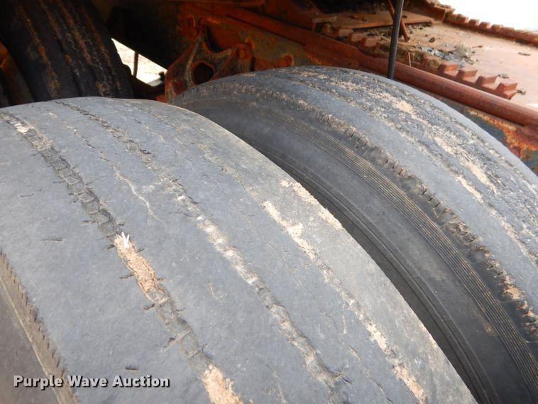 image for item GB9653 1985 International 9670 semi truck