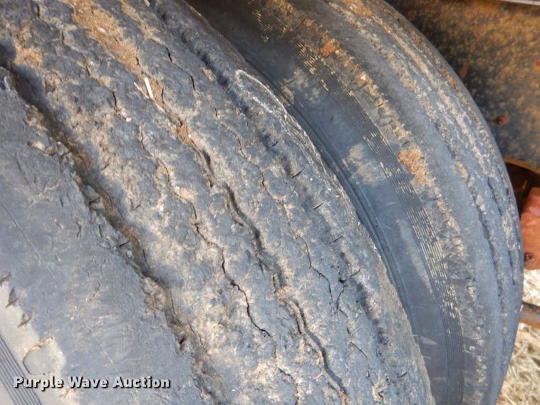 image for item GB9653 1985 International 9670 semi truck