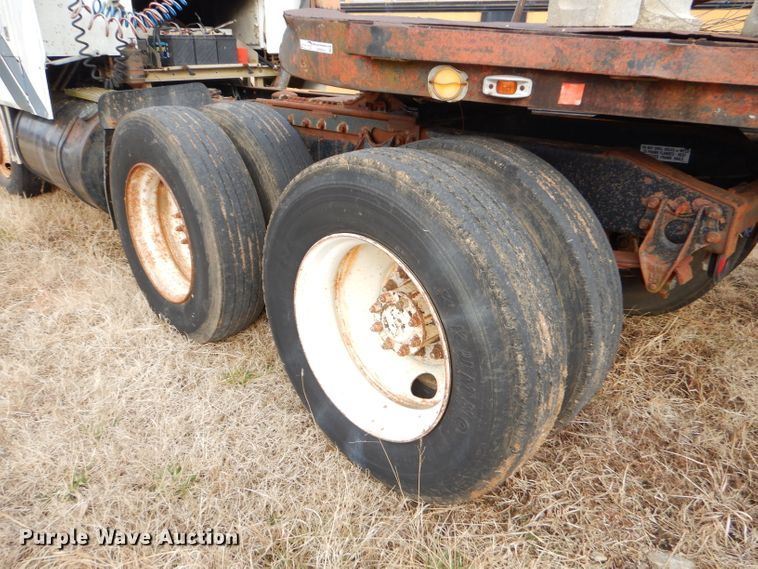 image for item GB9653 1985 International 9670 semi truck