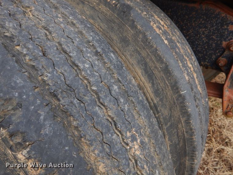 image for item GB9653 1985 International 9670 semi truck