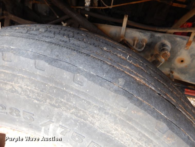 image for item GB9653 1985 International 9670 semi truck