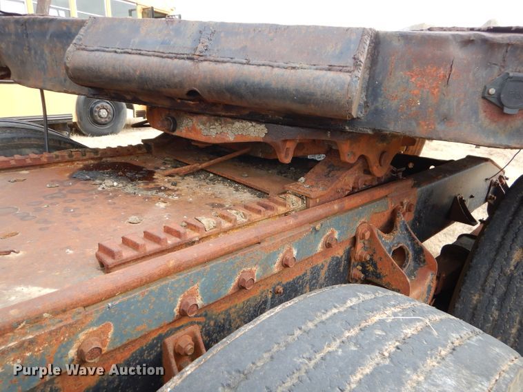 image for item GB9653 1985 International 9670 semi truck