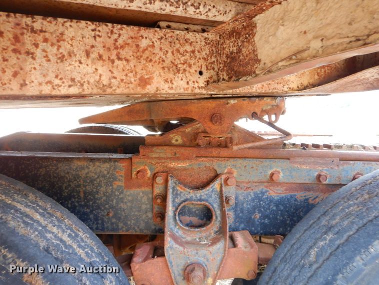 image for item GB9653 1985 International 9670 semi truck