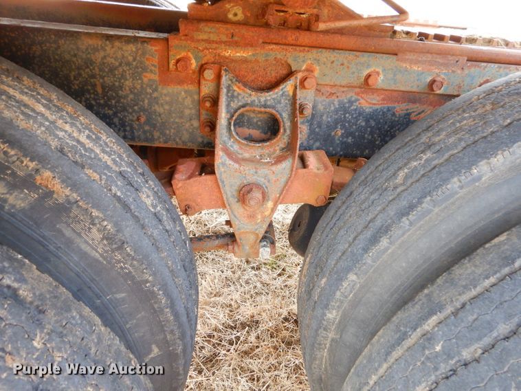 image for item GB9653 1985 International 9670 semi truck