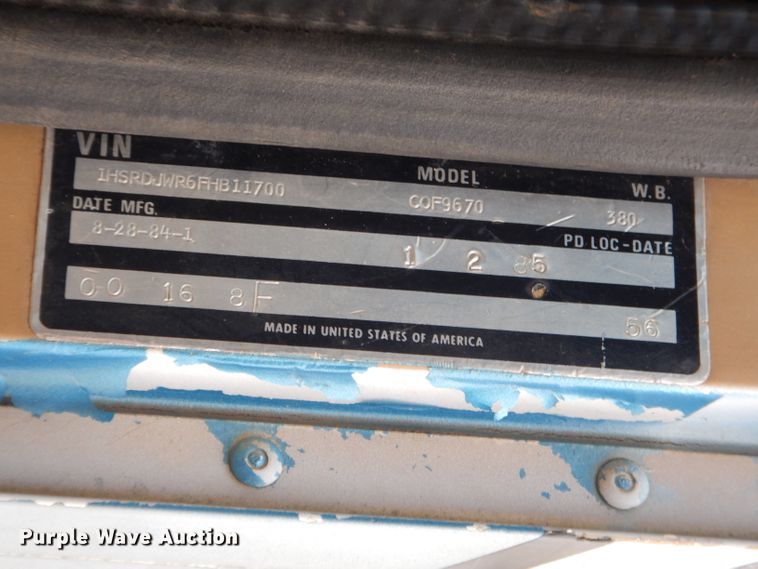 image for item GB9653 1985 International 9670 semi truck