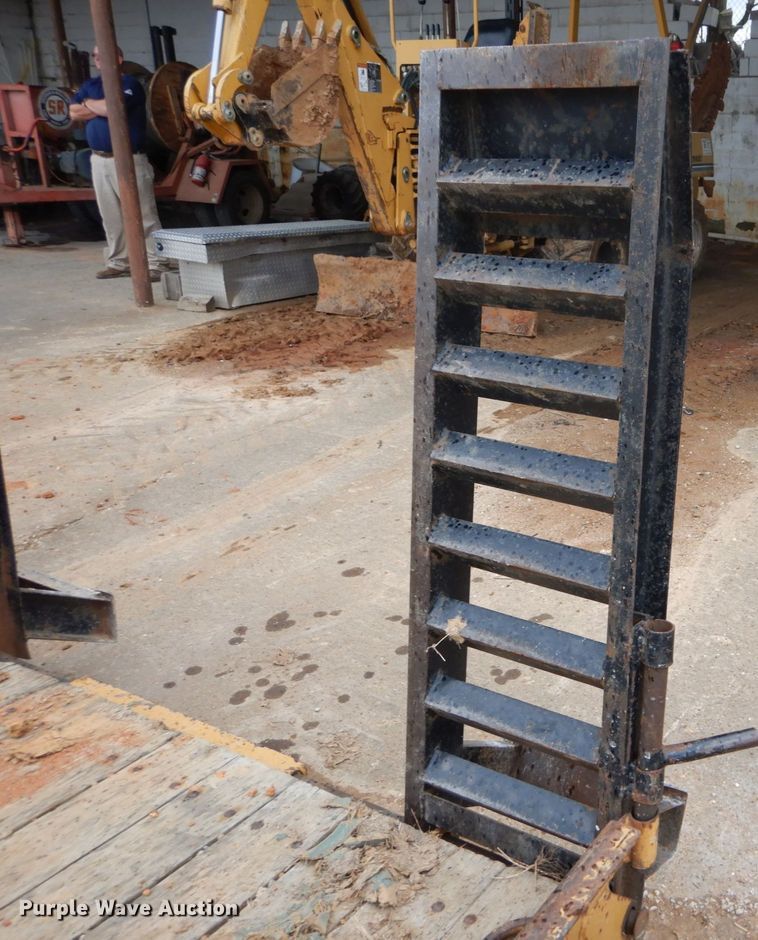 image for item GB9862 2005 Redi Haul utility trailer