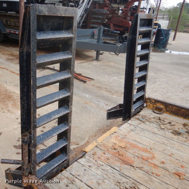 image for item GB9862 2005 Redi Haul utility trailer