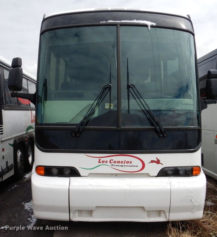 image for item GE9349 2000 MCI 102-EL3 coach bus