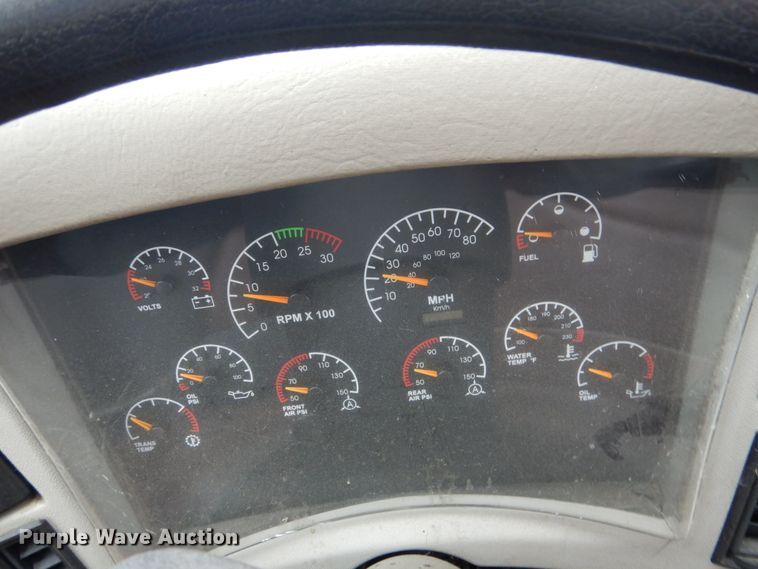 image for item GE9349 2000 MCI 102-EL3 coach bus